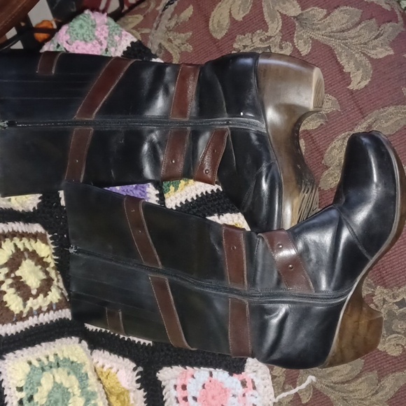 NAOT boots, black with brown trim, sz 37 (7) - Picture 5 of 9